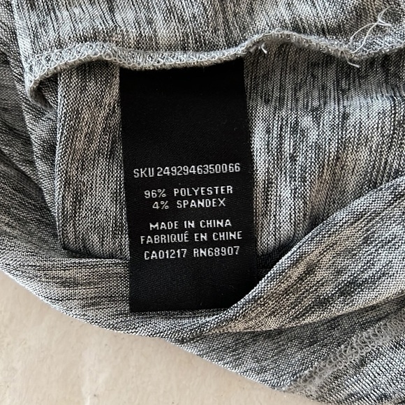 Le Chateau l NWT Long Sleeve Top - Picture 6 of 6